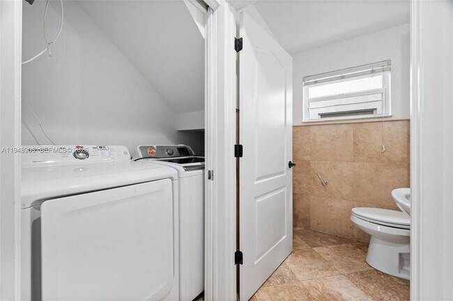 Building Photo - 2922 Virginia St