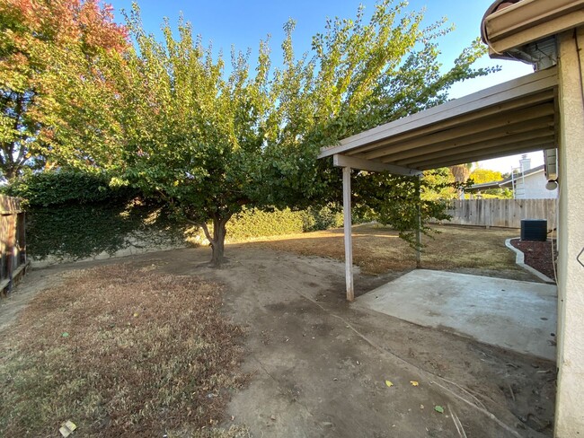 Building Photo - Lovely NW Visalia home for Rent available ...