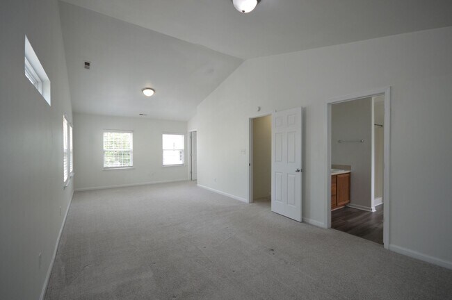 Building Photo - 404 Hanson Rd