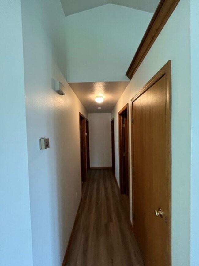 Building Photo - 330