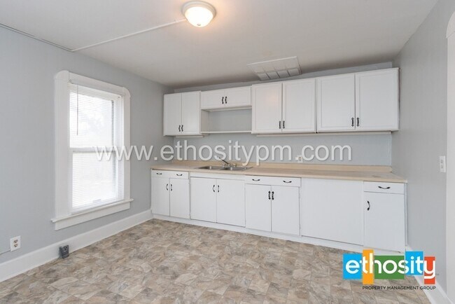 Building Photo - 2142 Webb St, Indianapolis, IN