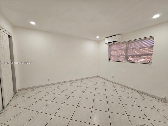 Building Photo - 5401 Hollywood Blvd