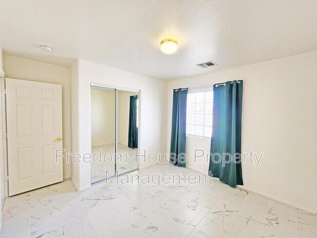 Building Photo - 600 San Lorenzo St