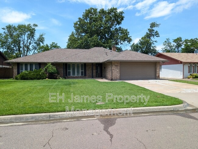 Primary Photo - 4626 S Maplewood Ave