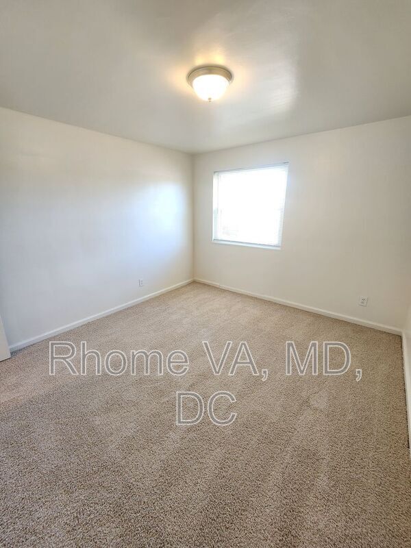 Building Photo - 6192 Greenwood Dr