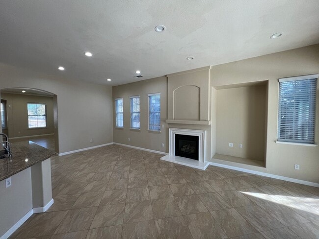 Building Photo - 4-bedroom single story located in Sylvan S...