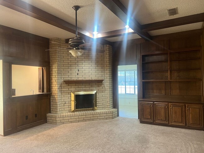 Building Photo - 3 bed 2 bath 2 car garage