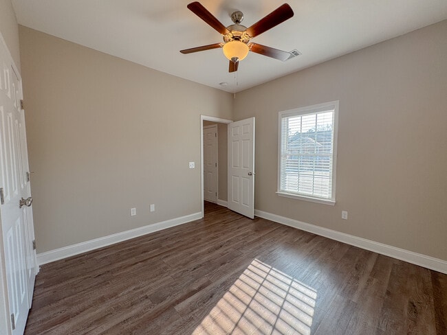 Building Photo - 104 Waybill Circle