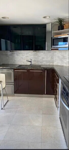 Building Photo - 2333 Brickell Ave