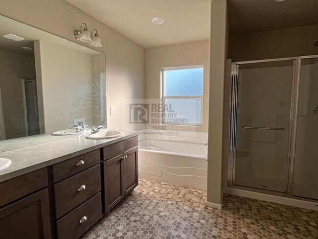 Building Photo - Spacious 5 Bedroom Home In Lacey!!