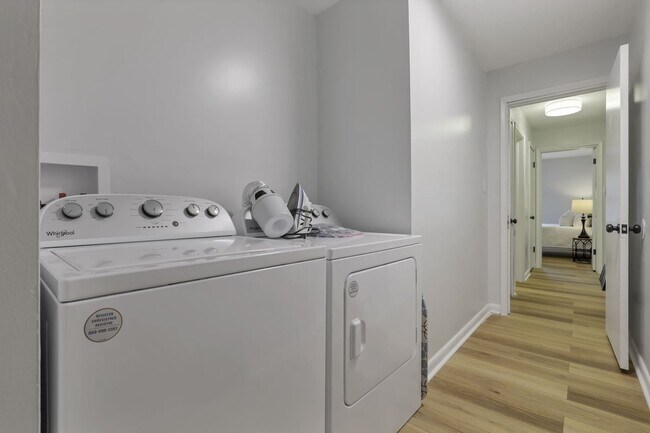 Building Photo - 1275 E Weber Rd