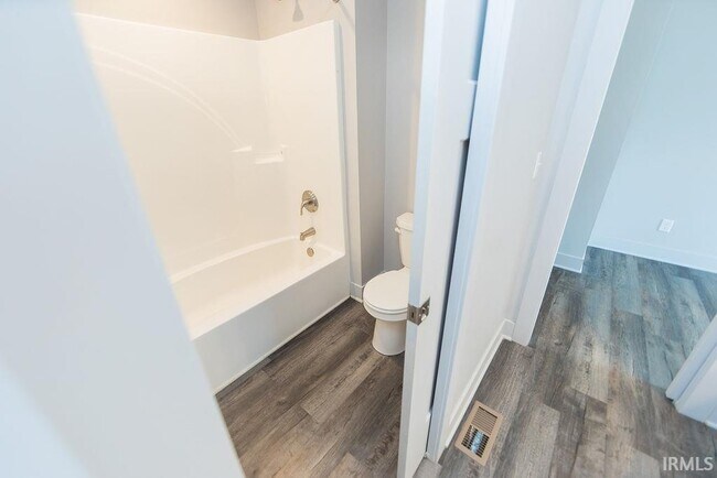 Building Photo - 1222 W Rangeview Cir