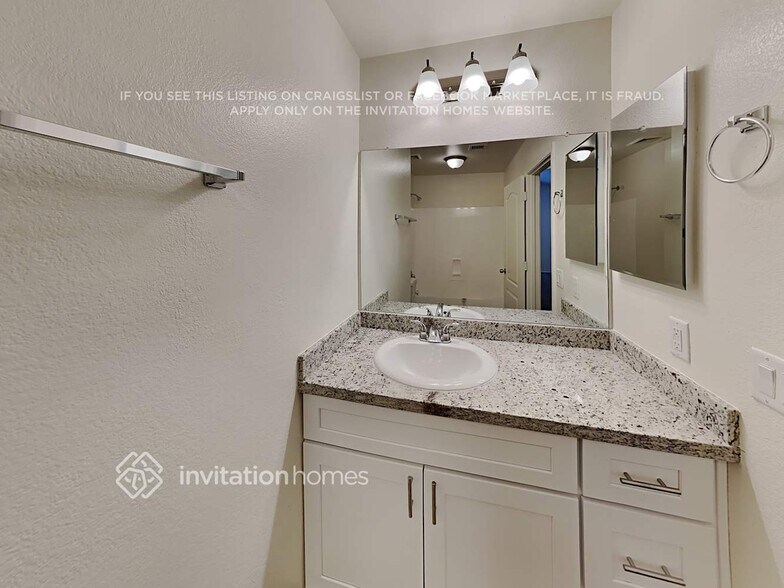 Building Photo - 41640 W Sunland Dr