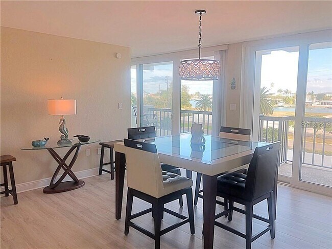 Building Photo - 400 Island Way