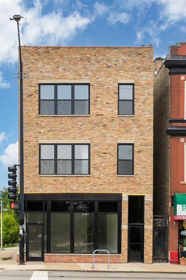 Building Photo - 1500 N Western Ave