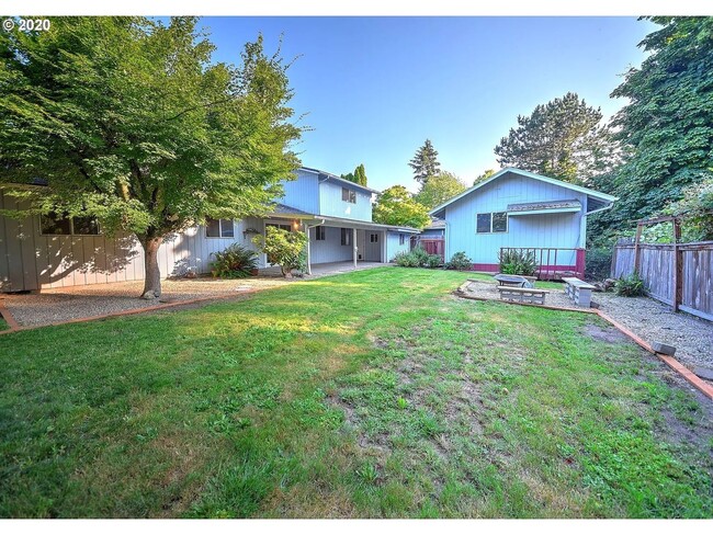 Building Photo - Great 4 Bedroom Eugene Home!