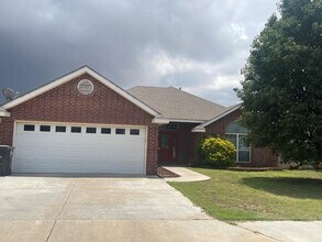 Building Photo - 5601 San Saba Ave