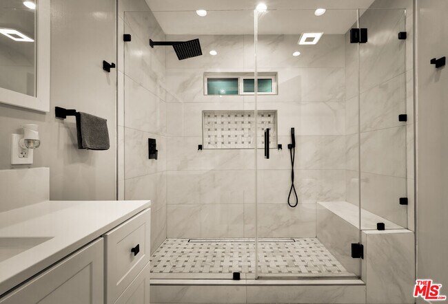 Building Photo - 12827 Sylvan St