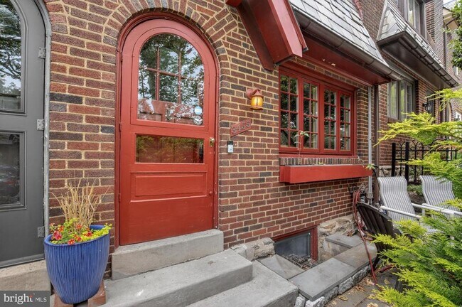 Building Photo - 3455 W Queen Ln