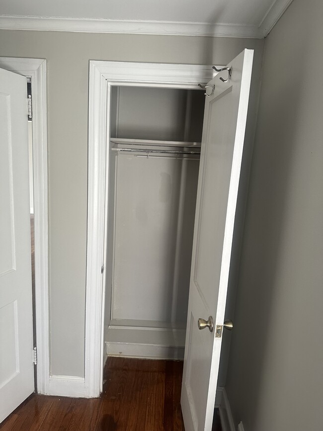 Building Photo - 530 Bellevue Rd