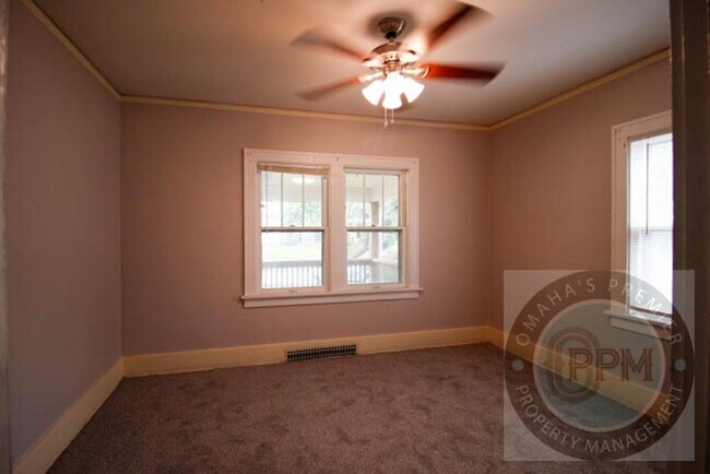 Building Photo - 3 Bed 1 Bath Located in Central Omaha