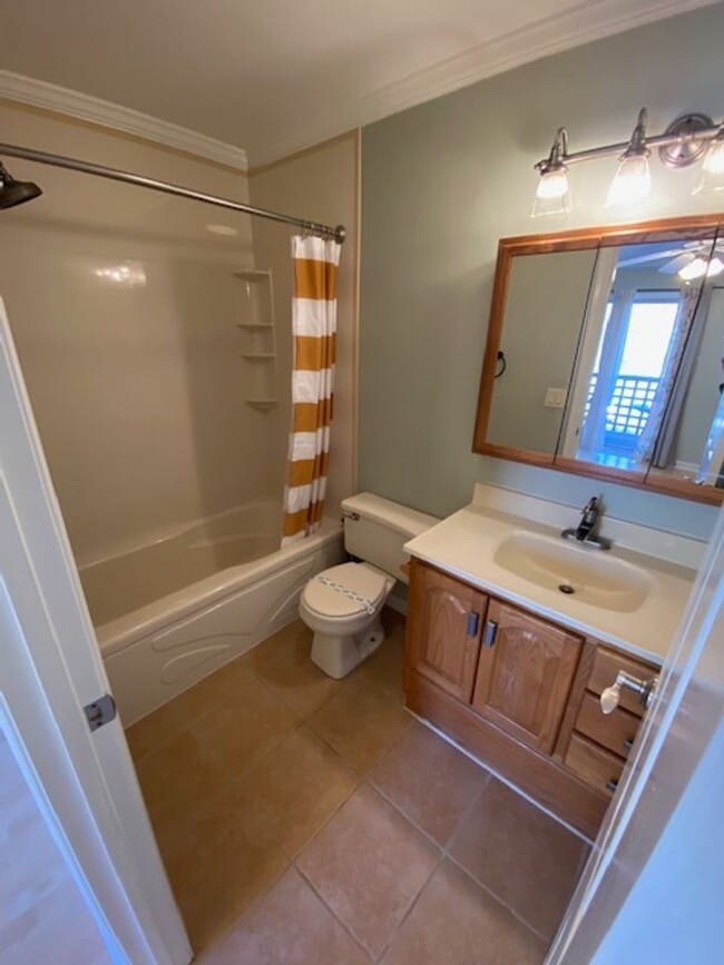 Building Photo - Charming 2-Bedroom Townhome in Glades Community!