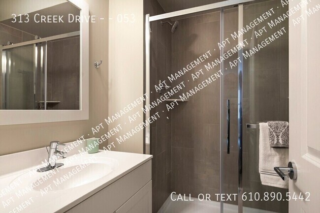 Building Photo - 313 Creek Dr