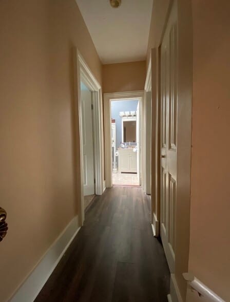 Building Photo - 124 E Oak St