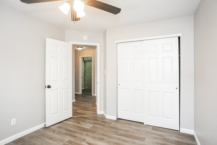 Building Photo - 5203 Pin Oak Dr