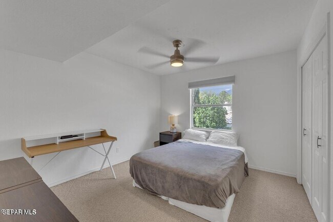 Building Photo - 1121 Regal Ridge Dr