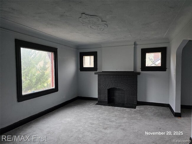 Building Photo - 9379 Manor St