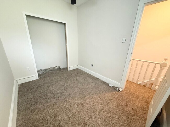 Building Photo - 2262 N Gratz St