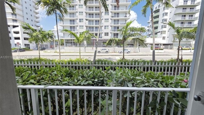 Building Photo - 2575 SW 27th Ave