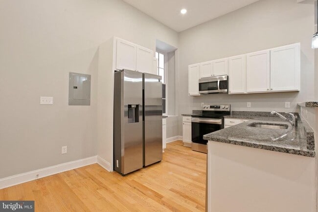 Building Photo - 106 W Saratoga St