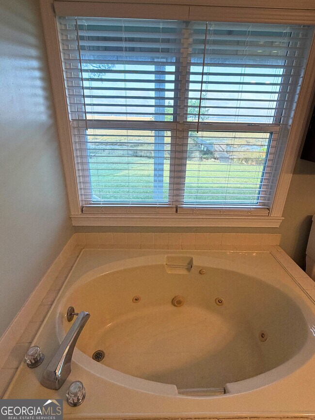 Building Photo - 292 Alexanders Ct