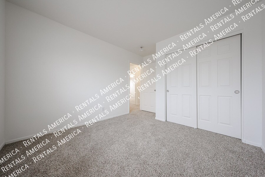 Building Photo - 1295 E Leaf Rd