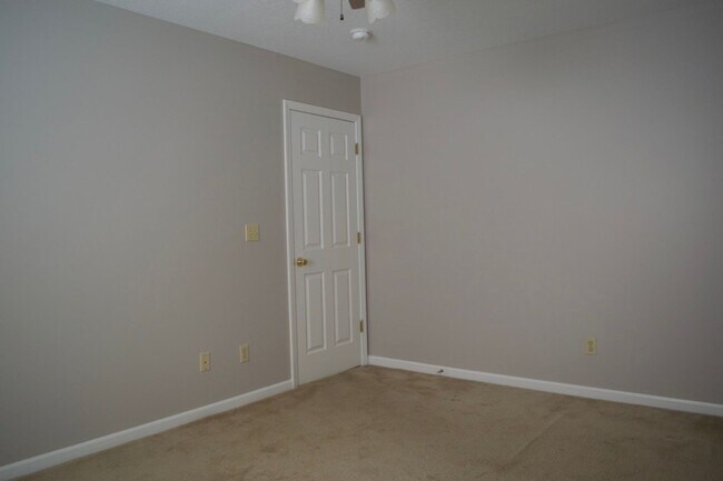 Building Photo - Great 3 Bed 2 Bath House In Ashland MO!