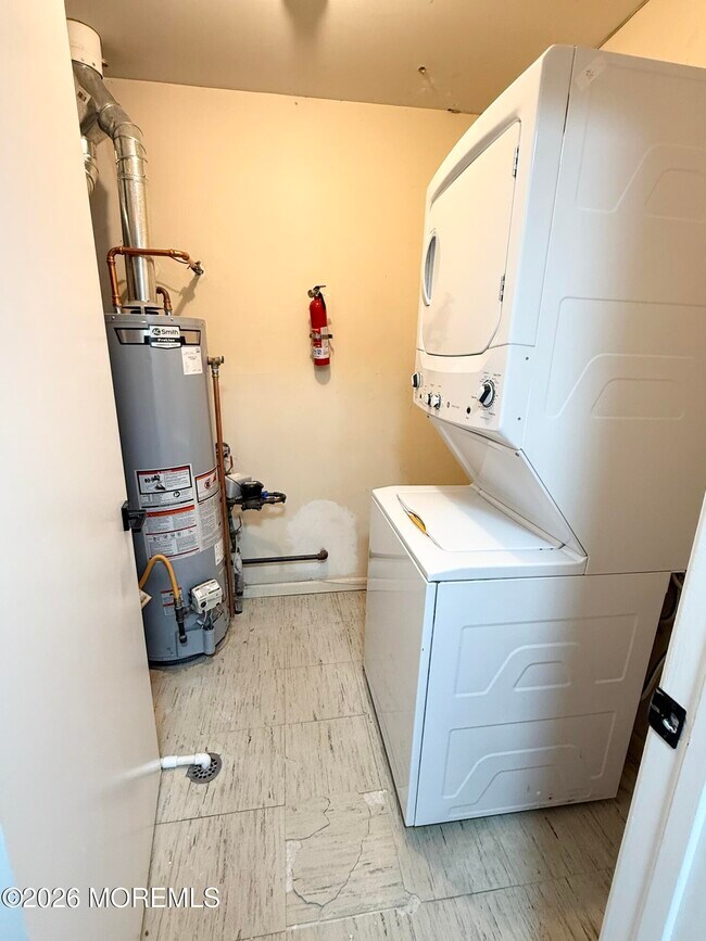 Building Photo - 41 Weller Pl