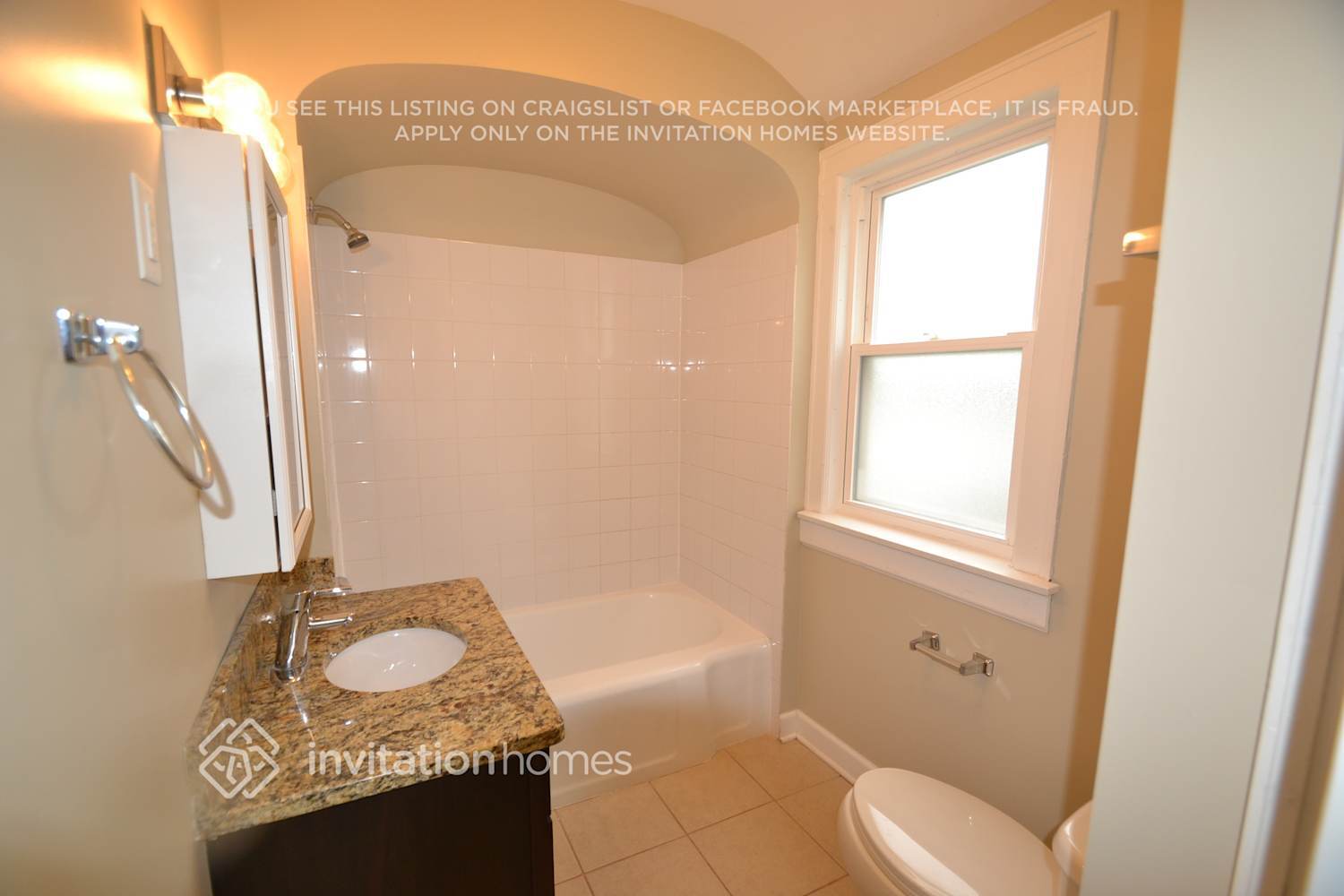 Building Photo - 2904 N McVicker Ave