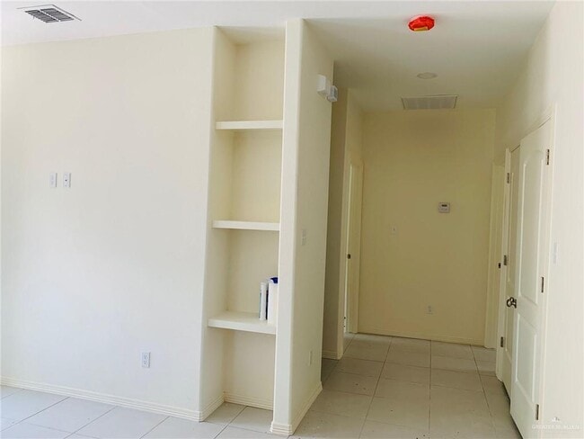 Building Photo - 14 W Garfield Ave