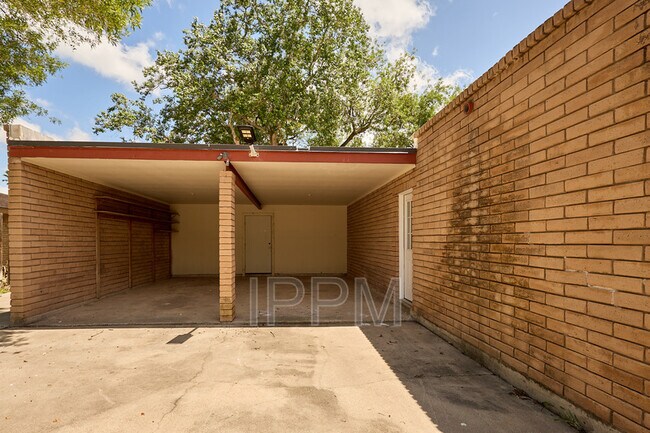 Building Photo - 5108 Manana Cir