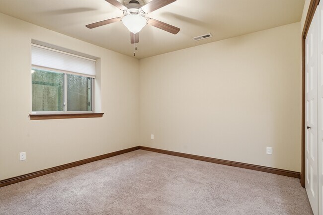 Building Photo - 240 S Stewart St