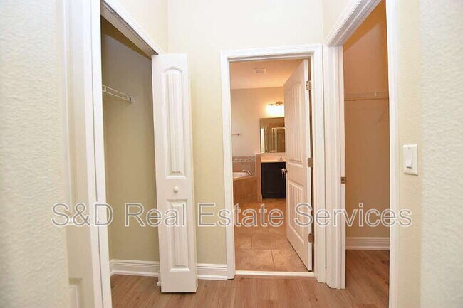 Building Photo - 1977 Wind Meadows Dr