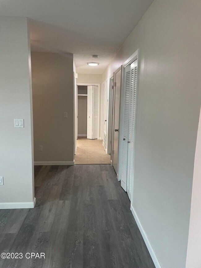 Building Photo - 102 Hershel Ct