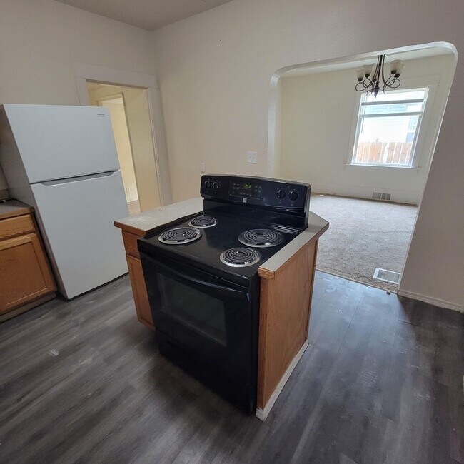 Building Photo - 4 bedroom lower South Hill home