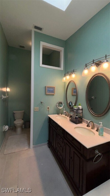 Building Photo - 2136 Tama Cir