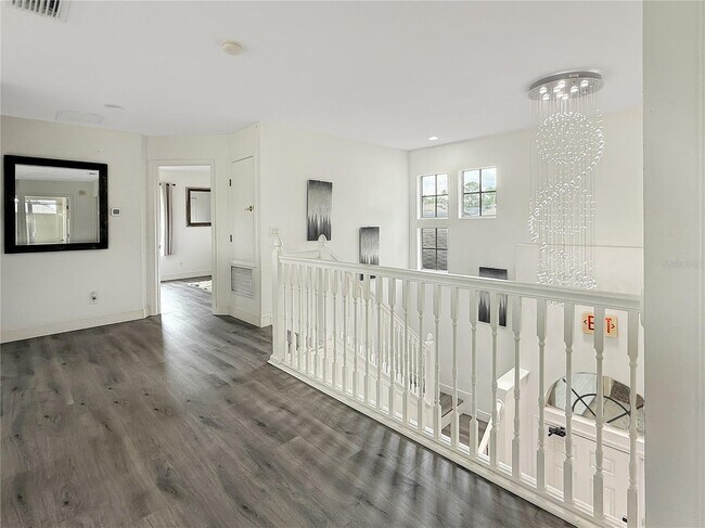Building Photo - 530 Orista Dr