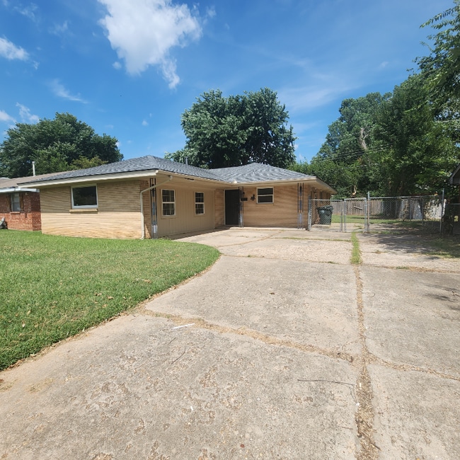 Building Photo - 908 Moraine Ave