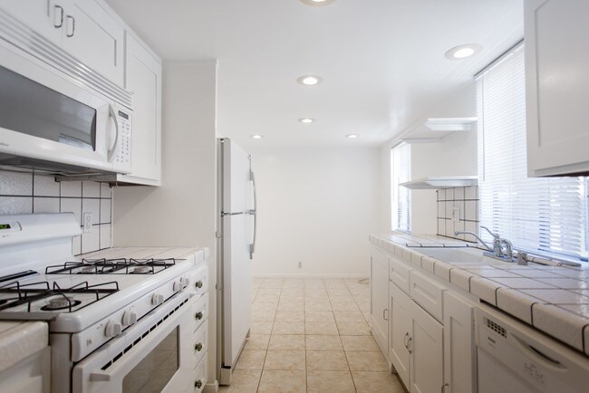 Building Photo - 539 Venice Way