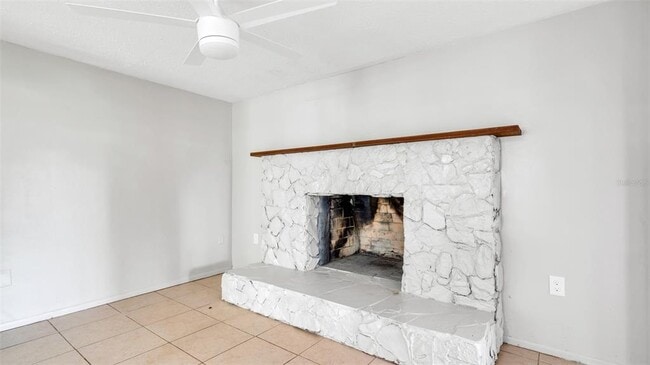 Building Photo - 7634 Fox Hollow Dr